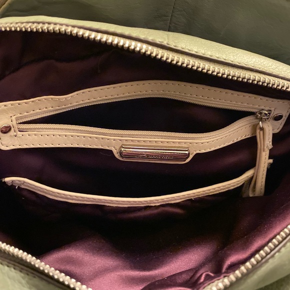 B. Makowsky phenomenal purse, plethora of pockets, butter leather, gold hardware - Picture 10 of 13